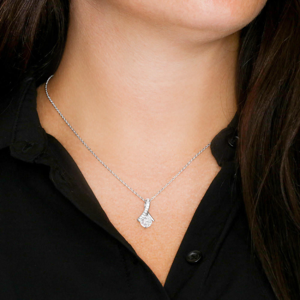To My Girlfriend Alluring Beauty Necklace